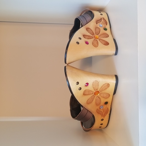 Via Uno Sandals Size 8 (Size 38 marked on shoe) - Picture 1 of 4